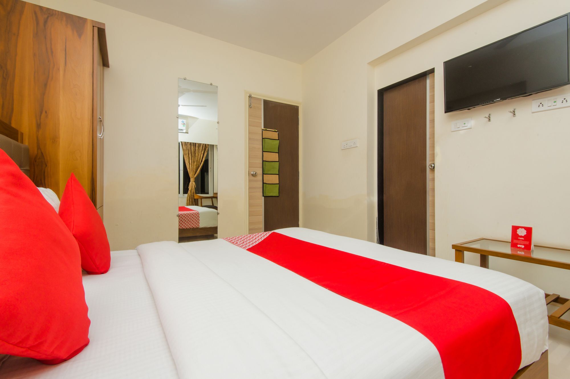 Oyo 11441 Hotel Blue Bells Residency Мумбаи Экстерьер фото