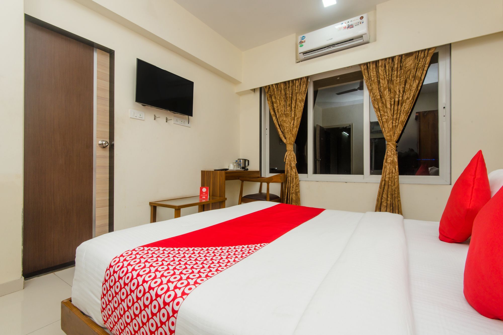 Oyo 11441 Hotel Blue Bells Residency Мумбаи Экстерьер фото