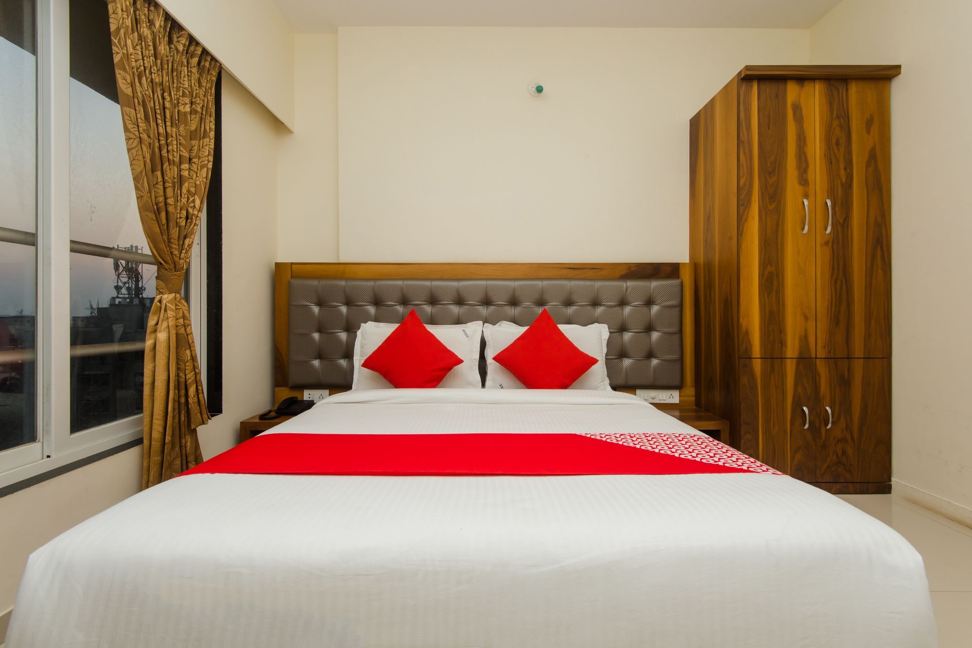 Oyo 11441 Hotel Blue Bells Residency Мумбаи Экстерьер фото