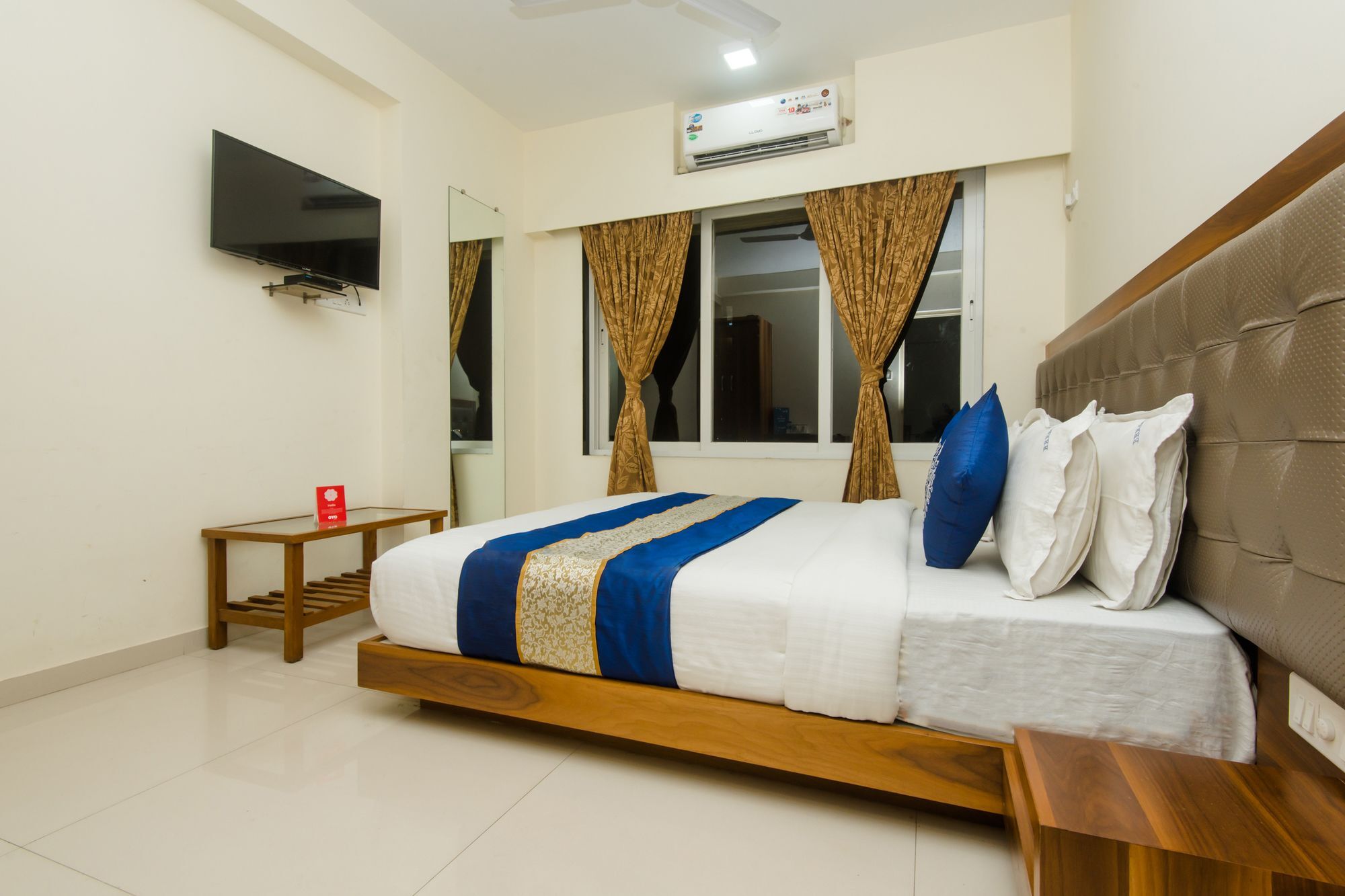 Oyo 11441 Hotel Blue Bells Residency Мумбаи Экстерьер фото