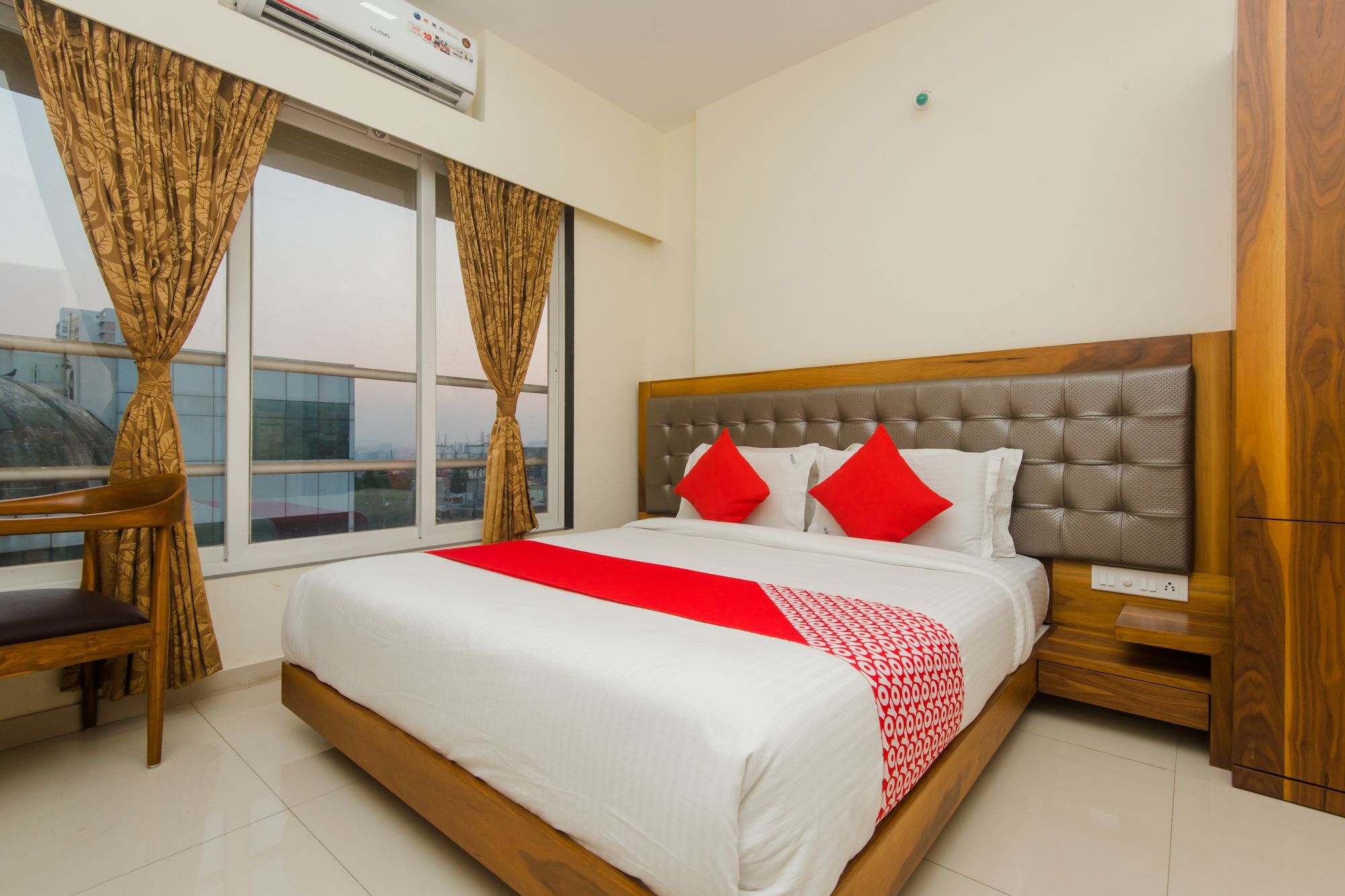 Oyo 11441 Hotel Blue Bells Residency Мумбаи Экстерьер фото